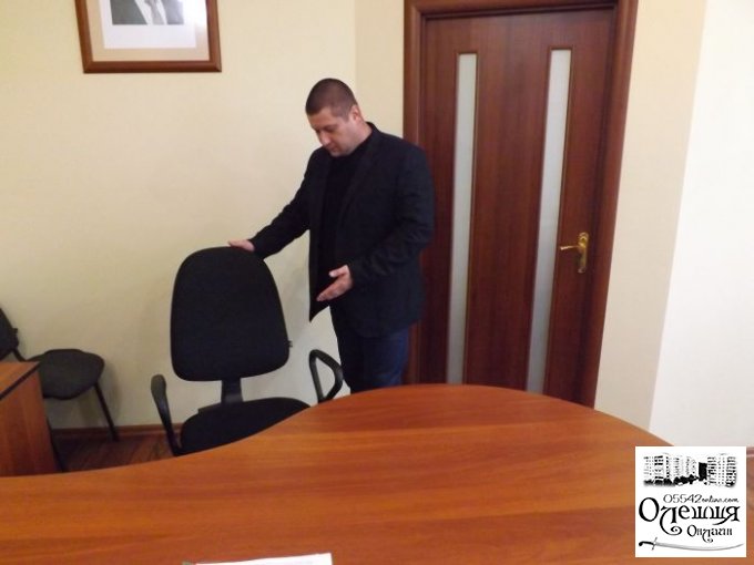 Про новую мебель в кабинете цюрупинского мэра