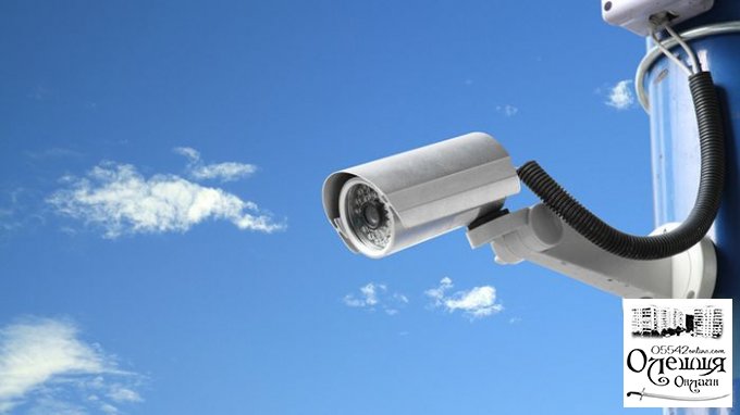В Олешках продовжують встановлювати камери спостереження для охорони громадського порядку