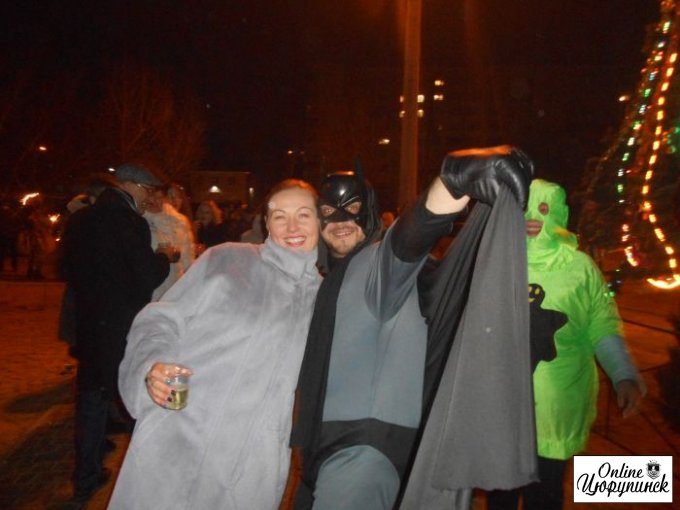 Новый Год в Цюрупинске – Дед Мороз, снегурочка, непонятное зеленое существо и даже бэтмен!