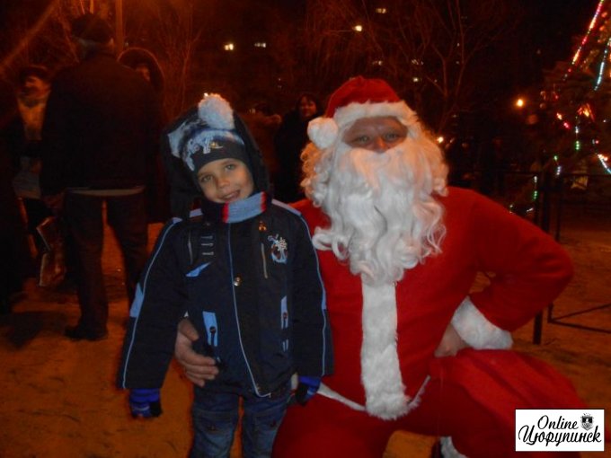 Новый Год в Цюрупинске – Дед Мороз, снегурочка, непонятное зеленое существо и даже бэтмен!