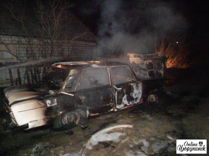 Цюрупинські рятувальники загасили палаючу автівку (фото)