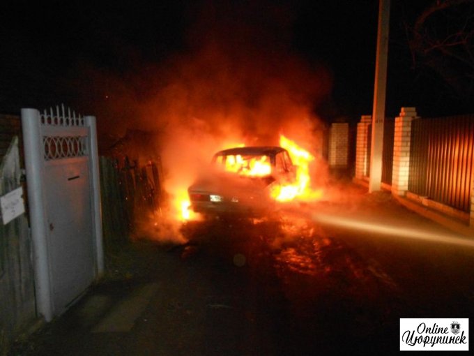 Цюрупинські рятувальники загасили палаючу автівку (фото)