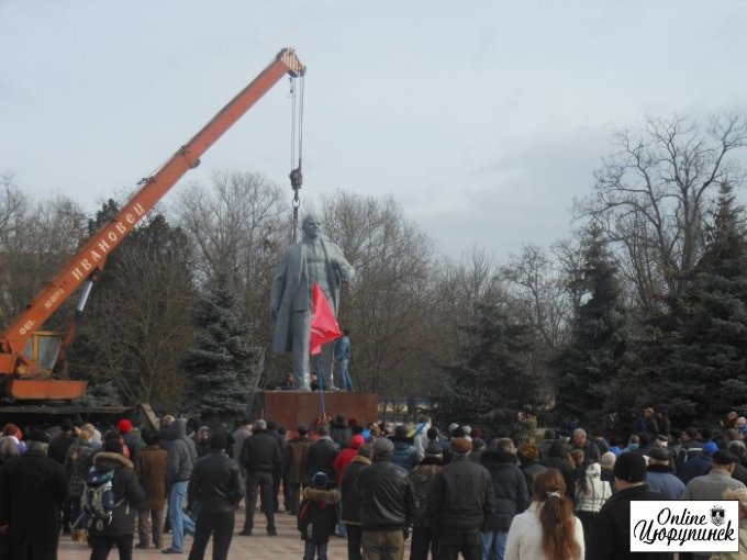 Цюрупинск без вождя: "Ленин ты пьяный, иди домой"