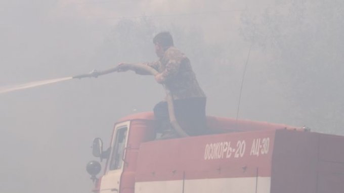 В Цюрупинске горит незаконная свалка, люди задыхаются от едкого дыма (фоторепортаж)