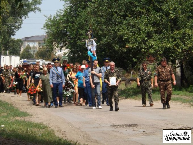 Цюрупинчане провели в последний путь своего солдата (фото)