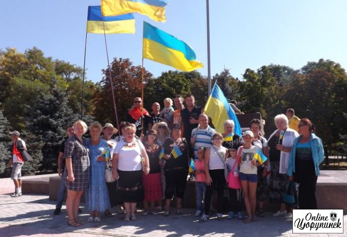 Главный флаг Украины в цюрупинском районе подняли дети (фото)