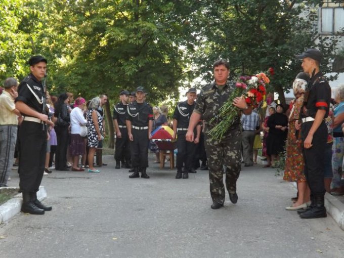 В день независимости Цюрупинск простился со своим героем (фото)