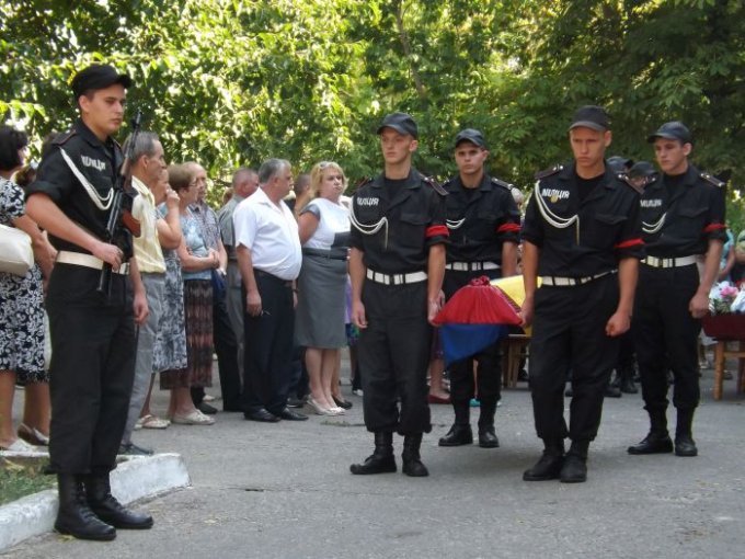 В день независимости Цюрупинск простился со своим героем (фото)