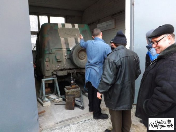 В Цюрупинске ремонтируют военный транспорт для нужд АТО (фото)