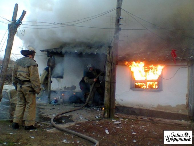 Цюрупинські вогнеборці врятували на пожежі двох чоловіків
