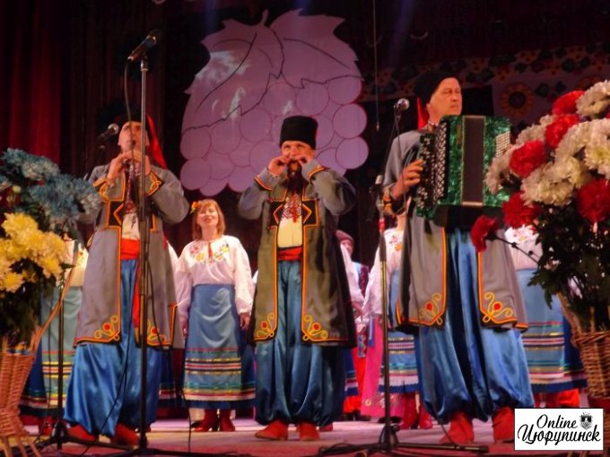 Звітний концерт Цюрупинського району «Як Київська Русь Україною стала»