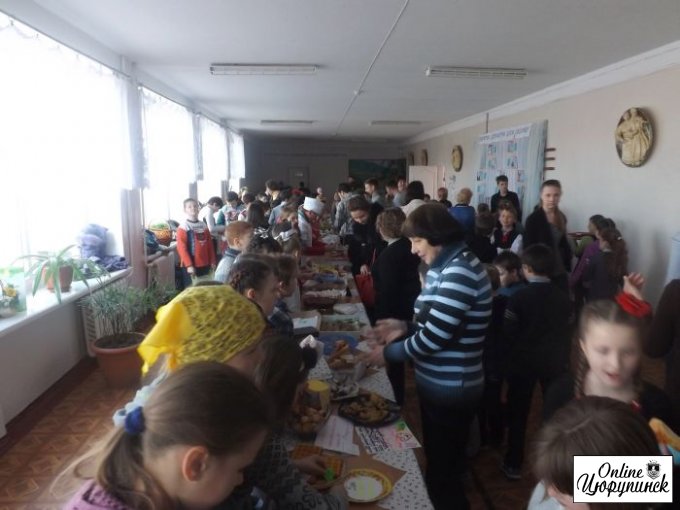 Благотворительная ярмарка в цюрупинской школе