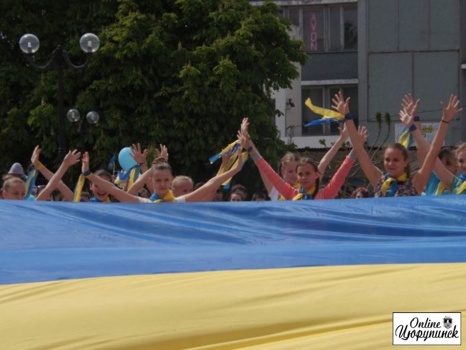 Яркий и патриотичный флешмоб в Цюрупинске (фото)