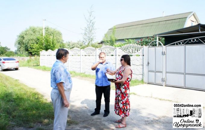 Сегодня в Цюрупинске государственная экологическая инспекция измеряла дом Плотникова и ему подобных (фото)
