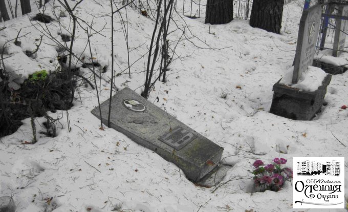 В Цюрупинске вандалы осквернили могилы на местном кладбище