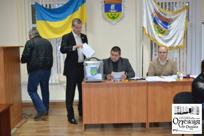 Депутаты Цюрупинского городского совета освободили от занимаемой должности председателя бюджетной комиссии Золоторевского