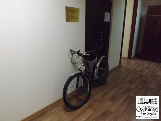 Фотофакт: Секретарь цюрупинского городского совета ездит на работу на велосипеде