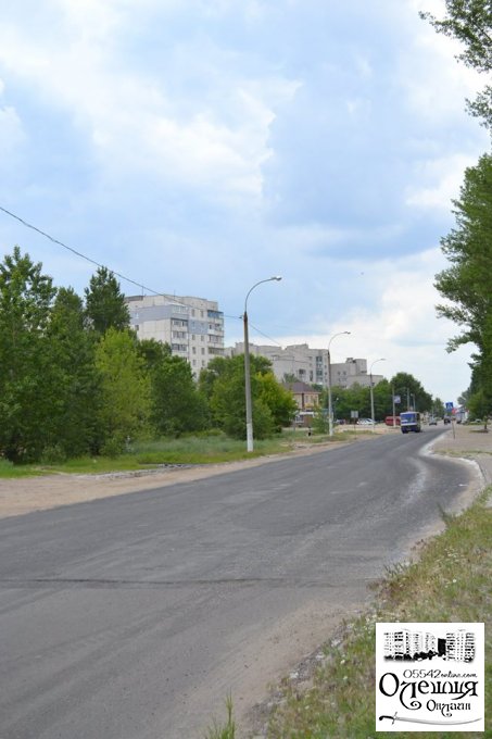В Олешках продовжуються роботи з капітального ремонту доріг