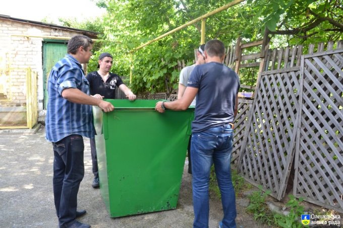 В Олешках почалась реалізація громадського проекту з перетворення сміття на благоустрій