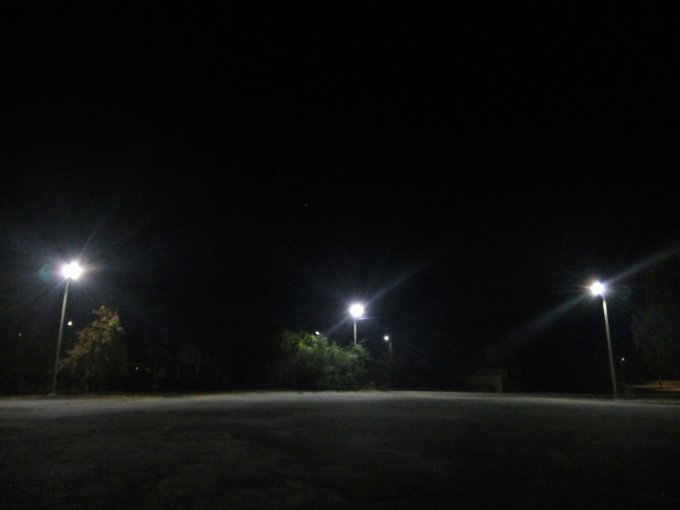 Олешківська набережна засяяла світлодіодними ліхтарями (фото)