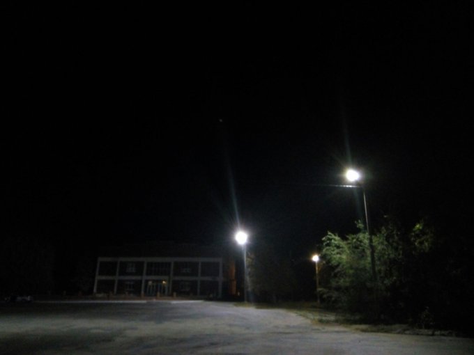Олешківська набережна засяяла світлодіодними ліхтарями (фото)