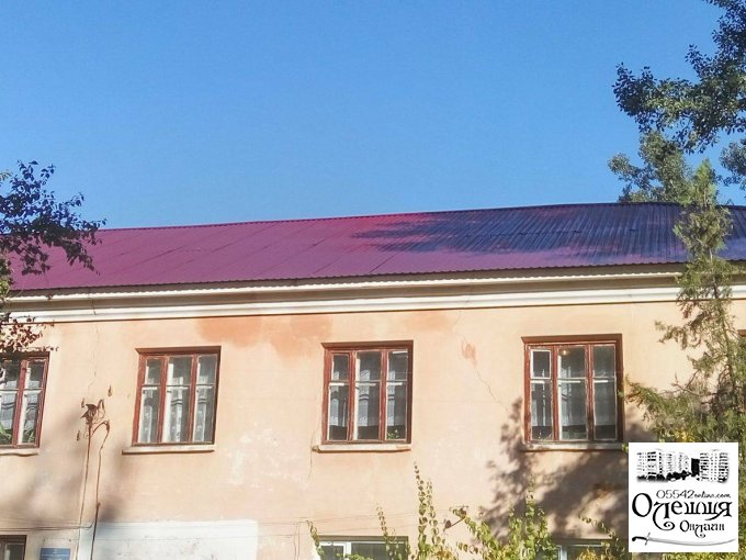 В Олешках завершено капітальний ремонт покрівлі нежитлового будинку на житлоселищі