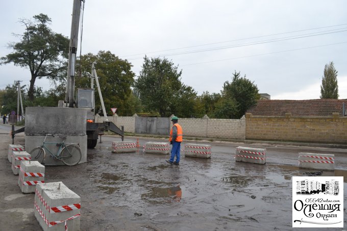 В Олешках встановлюють споруди поверхневого відводу дощових вод