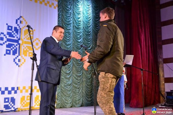 Людська вдячність воїнам Збройних Сил України в Олешках