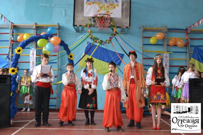 Шкільний ярмарок в Олешках