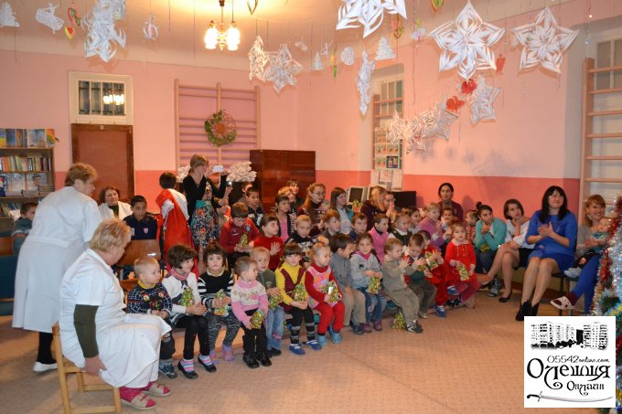 Дітей в Олешках привітали зі святом (фото)