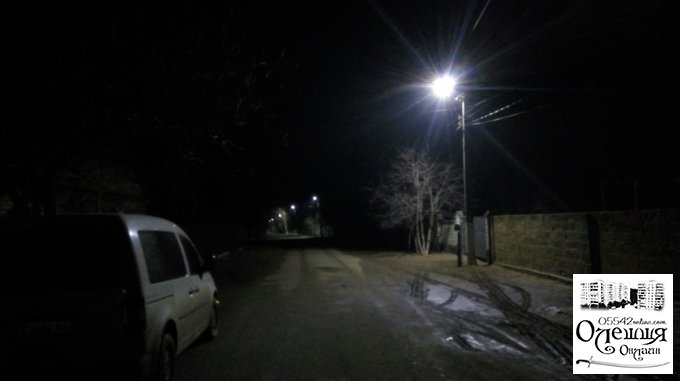 Еще две улицы в Олешках получили современное освещение