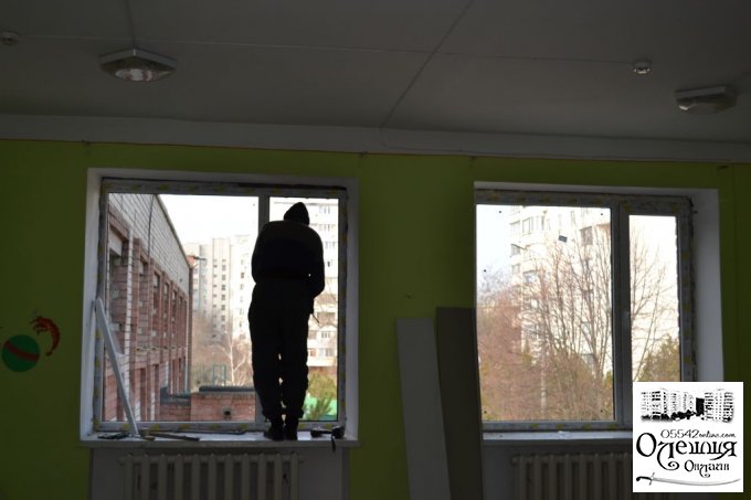 В бюджетних установах міста Олешки встановлюють пластикові вікна