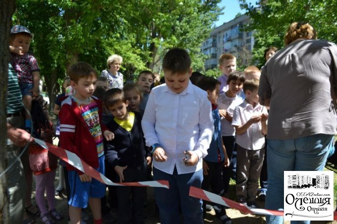 В Олешках відбулося відкриття дитячого ігрового майданчика