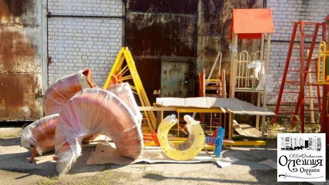 Олешкіська міська рада продовжує обладнувати дитячі майданчики