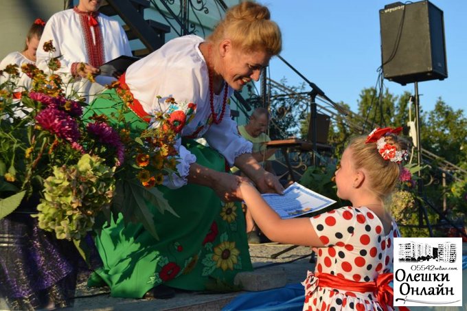 В Олешках продовжують святкувати День Незалежності України