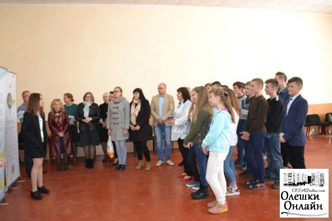 В Олешківській спеціалізованій школі № 2 відбулося відкриття виставки