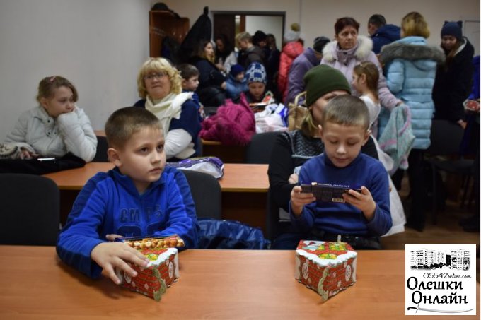 Міський голова привітав з наступаючим Новим Роком та Різдвом Христовим дітей в Олешках