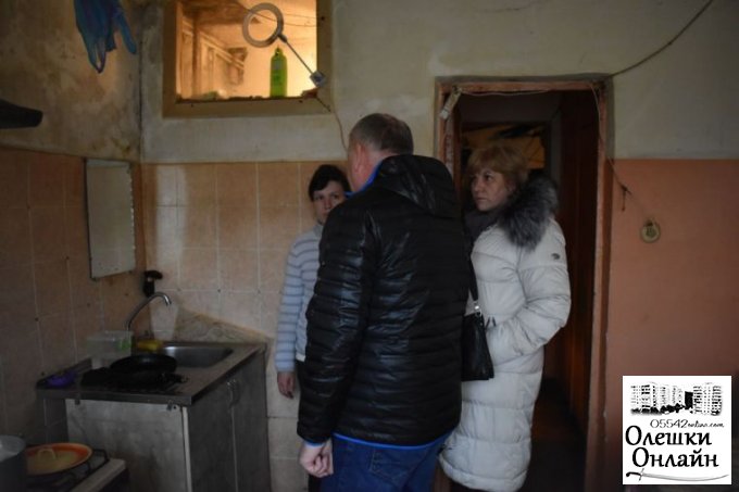 Олешківський міський голова особисто контролює ремонтні роботи на Житлоселищі № 3
