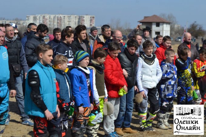 В Олешках пройшов перший етап чемпіонату країни з мотокросу