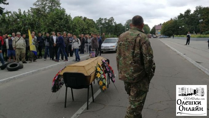 Скоро Кравченко-Скалозуб в Олешках снова принесут гробы под администрацию