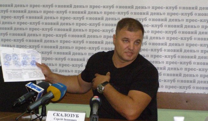 Чоловік голови Олешківської РДА погрожує депутатам фізичною розправаю