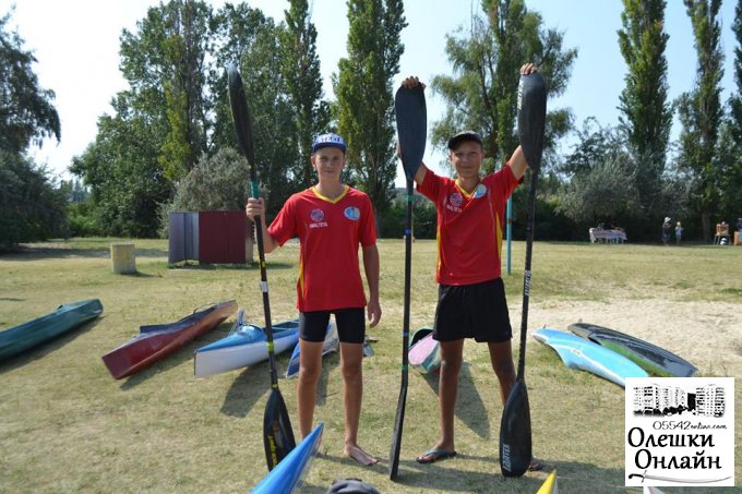 В Олешках пройшли змагання з веслування на байдарках та каное «Козацький край»