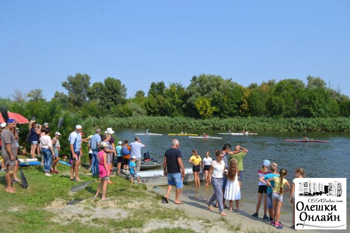В Олешках пройшли змагання з веслування на байдарках та каное «Козацький край»
