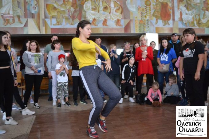 В Олешках відбувся фестиваль вуличного танцю «Global Street BATTLES»