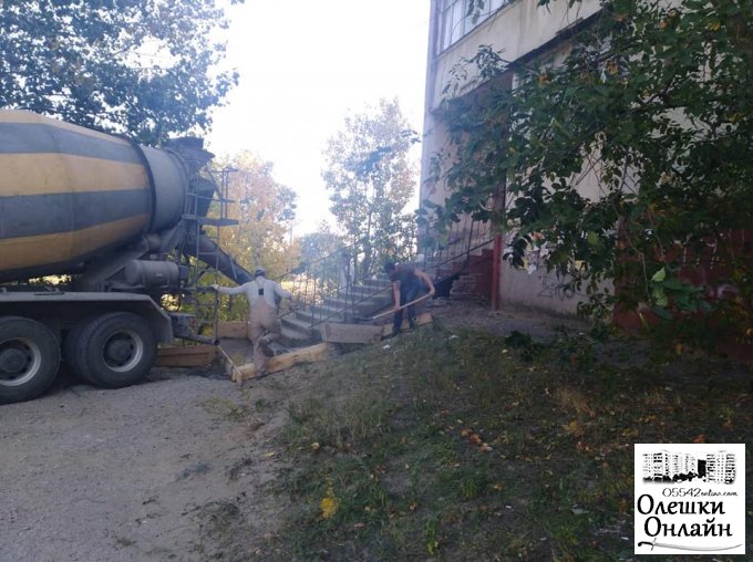 В Олешках розпочато ремонтні роботи по вул.Миру 3