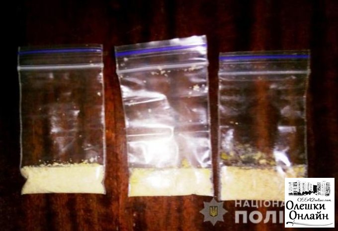В Олешках полицейские разоблачили двух мужчин, подозреваемых в сбыте наркотиков