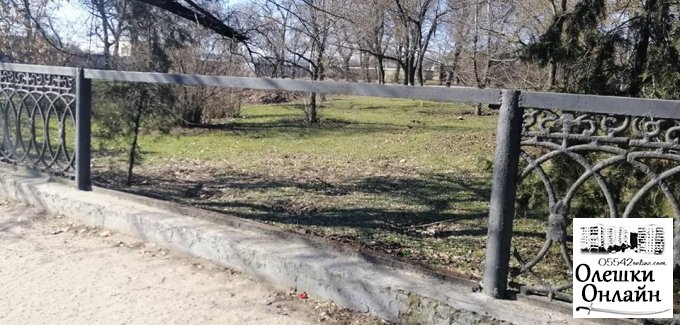 В Парку Слави демонтовано чавунну огорожу