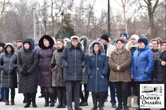 В Олешках відбувся мітинг-реквієм присвячений пам’яті Героїв Небесної Сотні