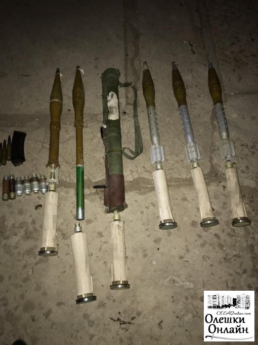 У жителя Олешковского района отобрали боеприпасы к гранатометам и автоматам