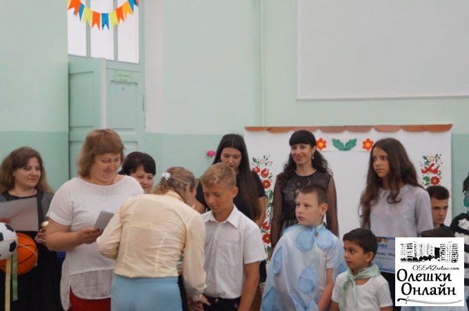 Заступник Олешківського міського голови привітала дітей Олешківської спеціальної ЗОШ І-ІІІ ступенів з закінченням навчального року